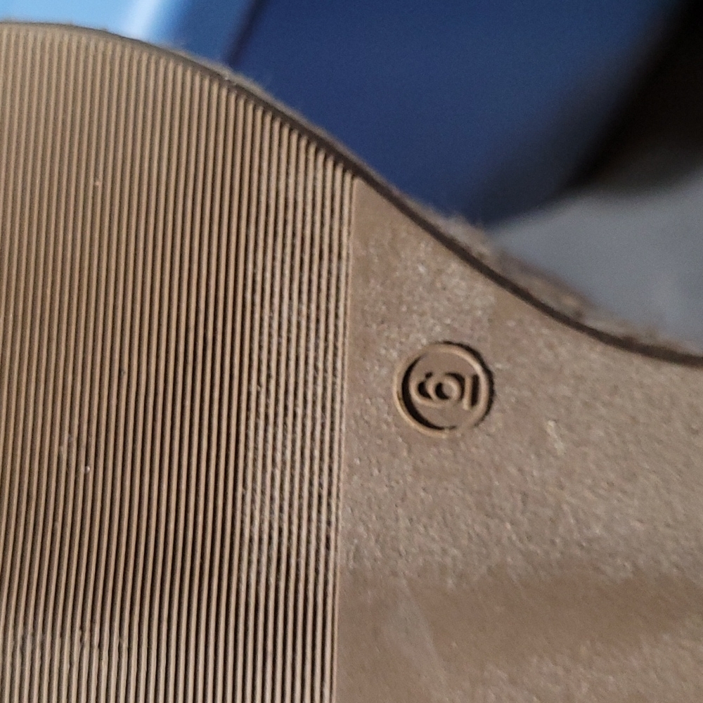 Sandals - Picture 3 of 3